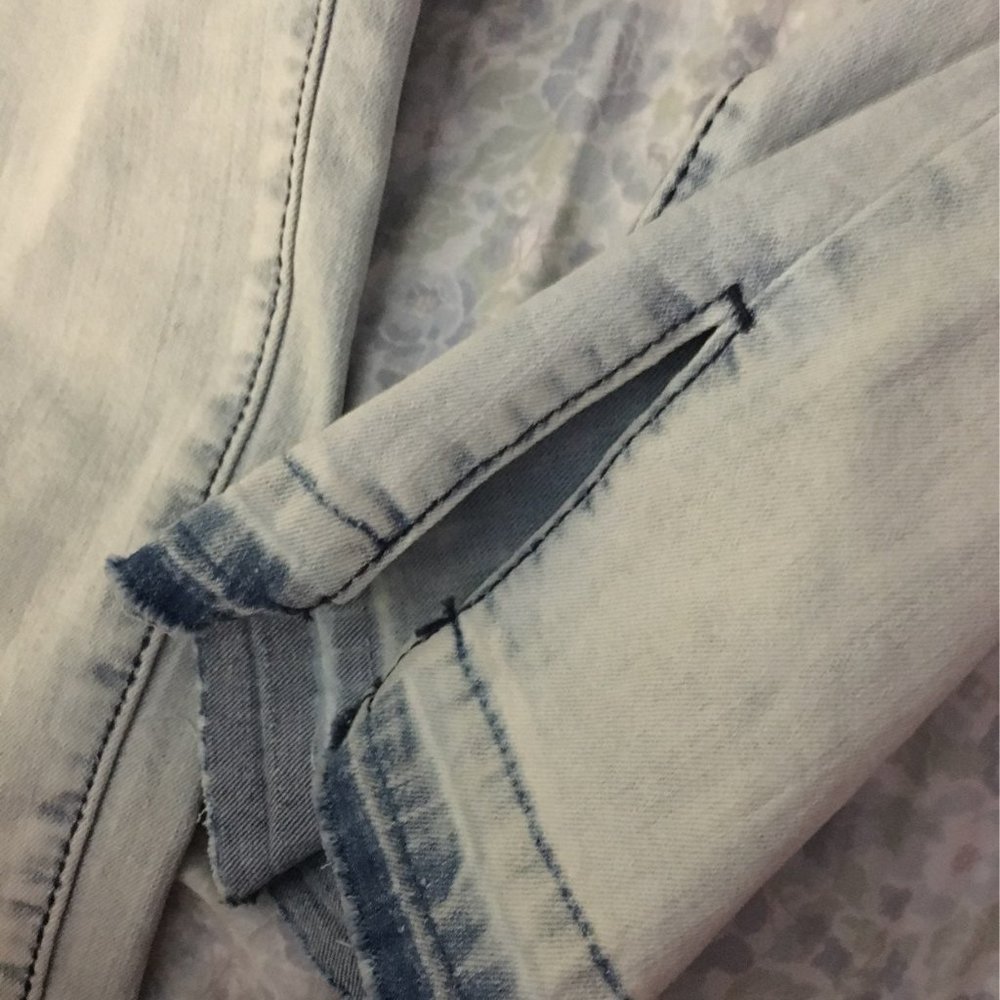 Low Rise Jeans - Picture 3 of 3